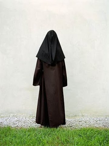 Fui estuprada e terei a criança. Conheça a história de Irmã Lucy Veturse, a freira que foi violentada na Bósnia pelos milicianos sérvios