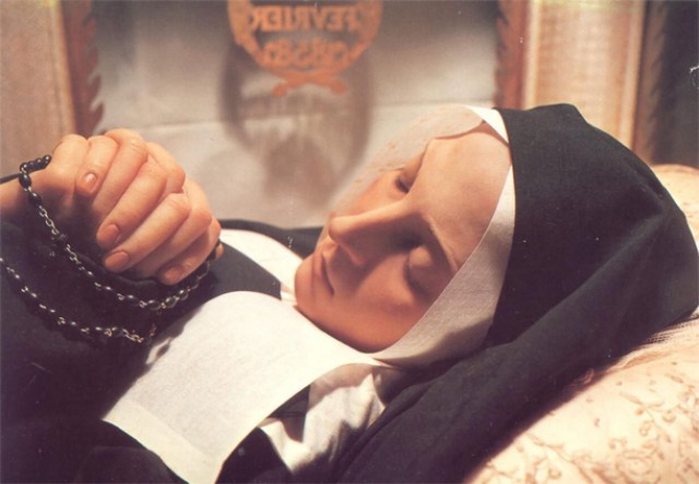 A morte de Santa Bernadette: Sou mais feliz com meu crucifixo no leito do que uma rainha em seu trono